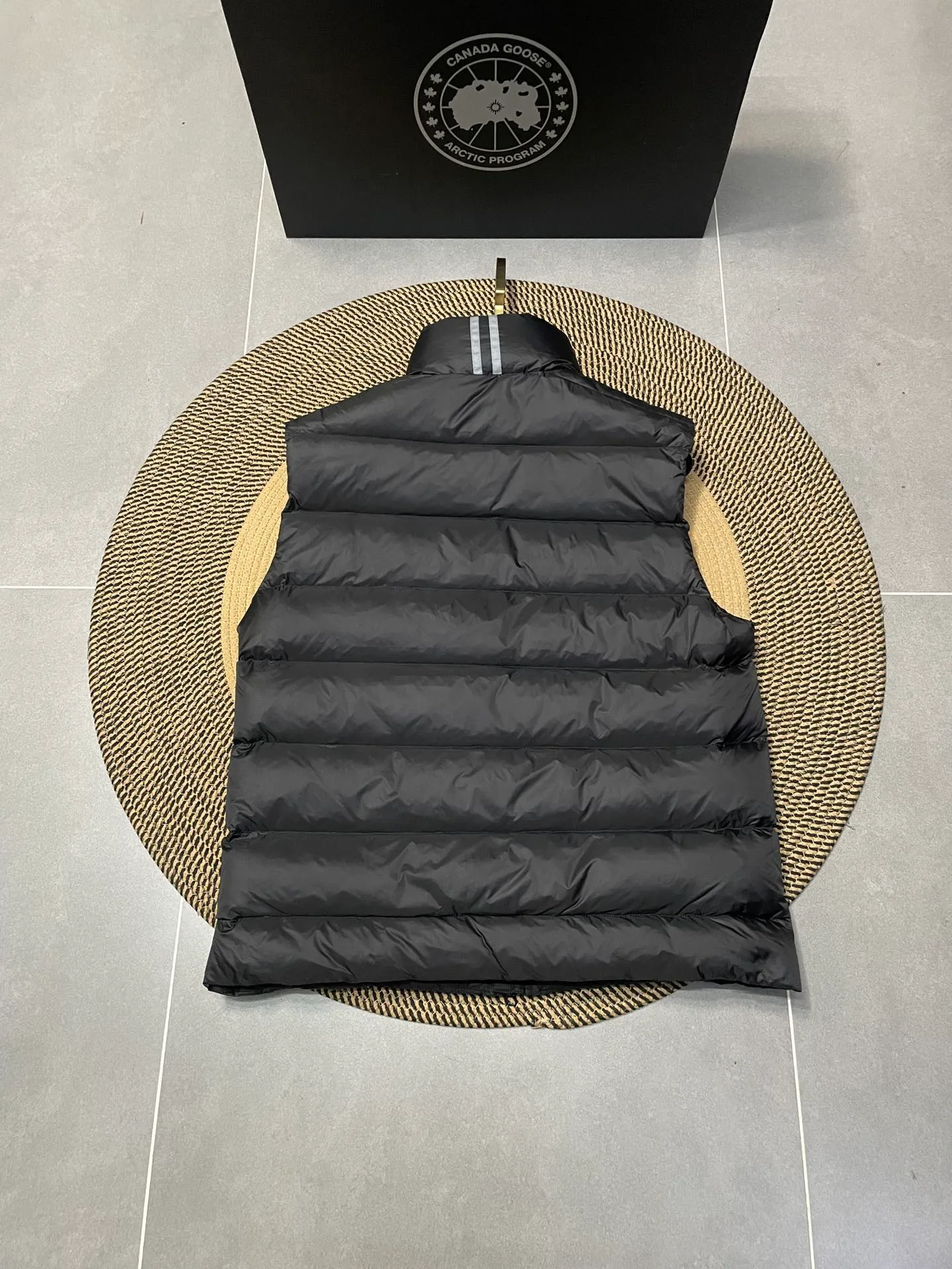 P560 Canadian brand CanadaGoose men's and women's CROFTON lightweight down vest 2229M DWR water-repellent treatment WindWall windproof fabric 700 fleece filling original mold opening details one to one production The upper body effect is stunning Exclusively available on the Xiaohongshu purchasing platform The highest version on the market Size: XS S M L XL XXL
